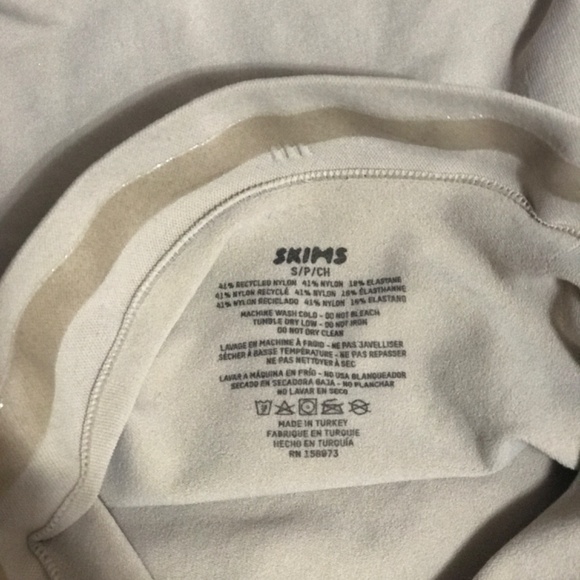 SKIMS Seamless Sculpt Solution Short Right Leg Exposed Shapewear - Picture 5 of 5